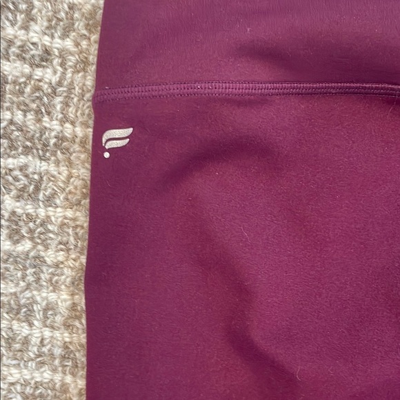 Vibrant Plum Women’s FABLETICS Leggings Sz Med - Picture 5 of 5
